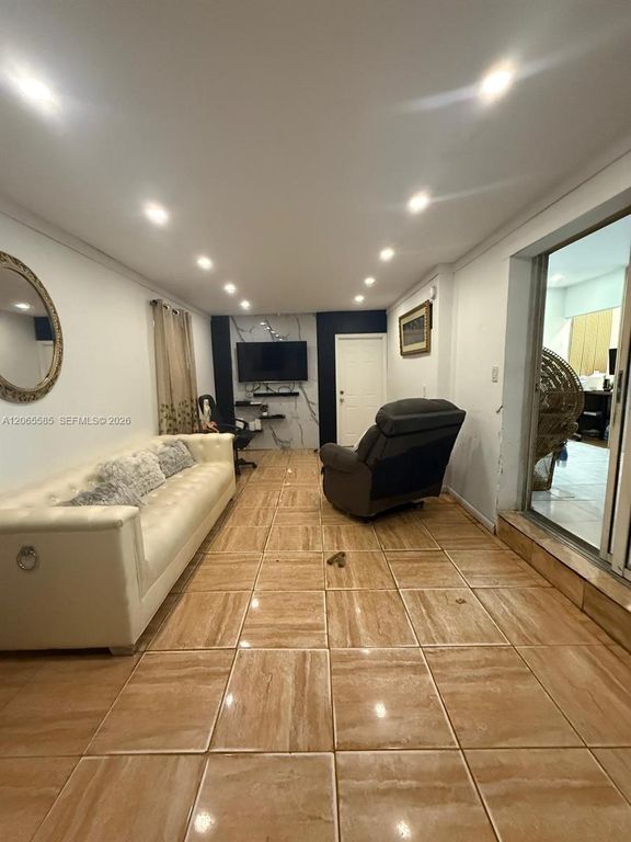 Image 8 of property listing at 3461 NW 171st St, Miami Gardens, FL 33056