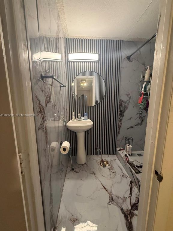 Image 9 of property listing at 3461 NW 171st St, Miami Gardens, FL 33056