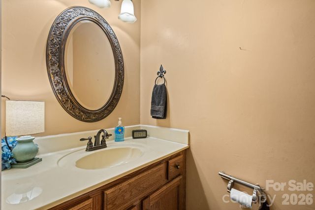 3956 Den Drive, Hickory, NC 28602