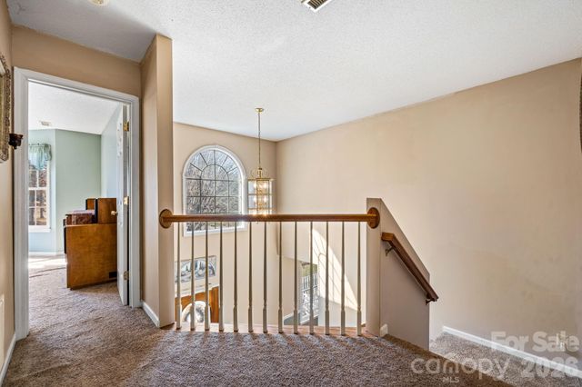 3956 Den Drive, Hickory, NC 28602