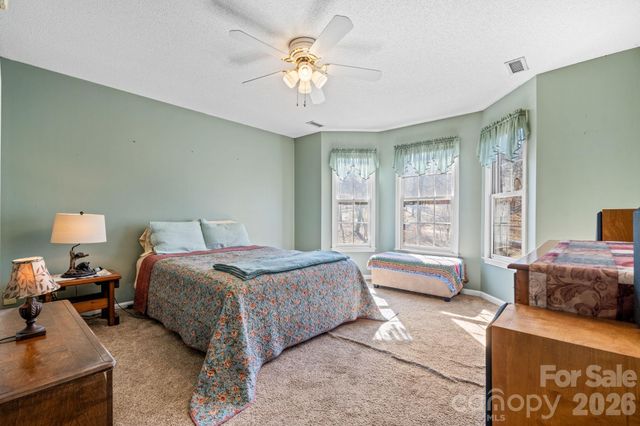 3956 Den Drive, Hickory, NC 28602