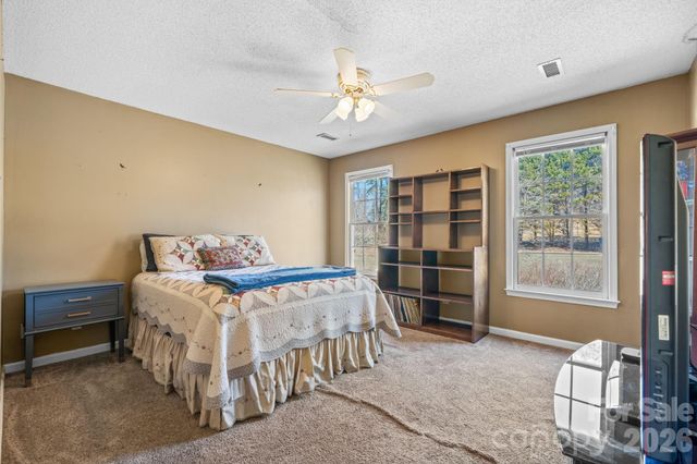 3956 Den Drive, Hickory, NC 28602