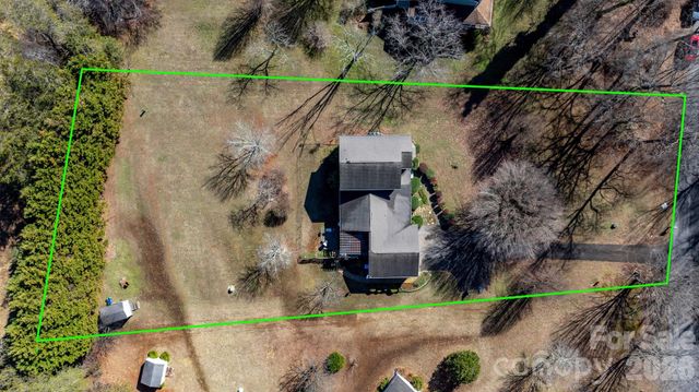 3956 Den Drive, Hickory, NC 28602