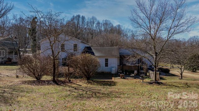 3956 Den Drive, Hickory, NC 28602