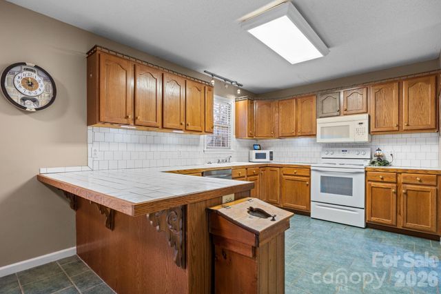 3956 Den Drive, Hickory, NC 28602