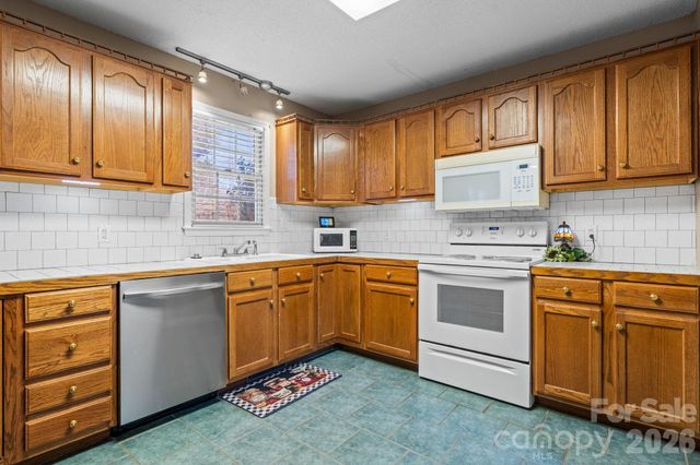 3956 Den Drive, Hickory, NC 28602