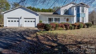 3956 Den Drive, Hickory, NC 28602