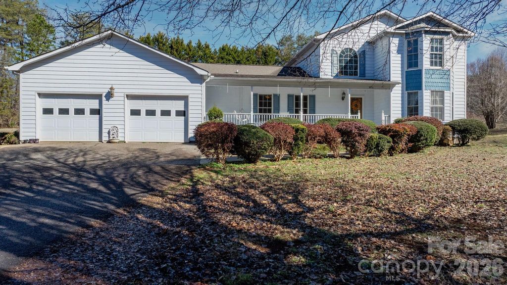 3956 Den Drive, Hickory, NC 28602