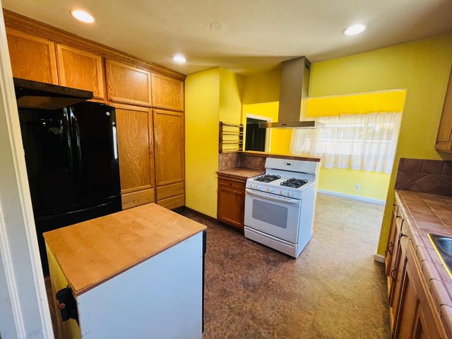 1222 W Flora St, Stockton, CA 95203