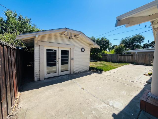 1222 W Flora St, Stockton, CA 95203