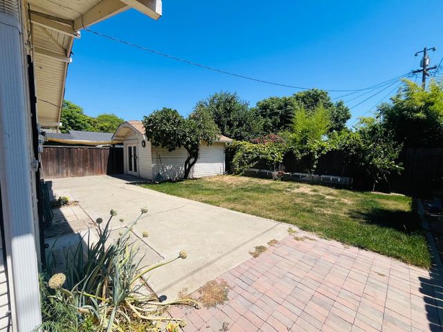 1222 W Flora St, Stockton, CA 95203