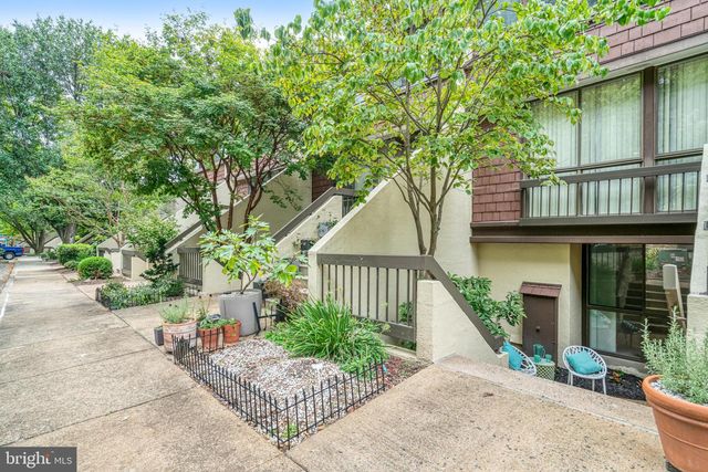 2118 S QUINCY ST, Arlington, VA 22204