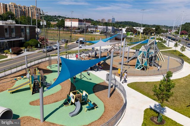 2118 S QUINCY ST, Arlington, VA 22204