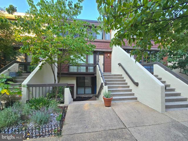 2118 S QUINCY ST, Arlington, VA 22204