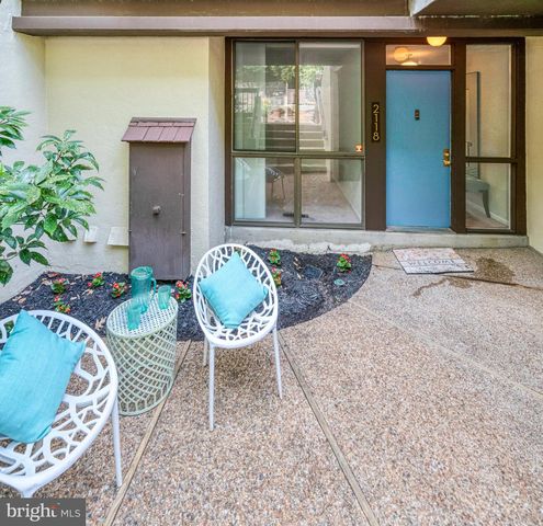 2118 S QUINCY ST, Arlington, VA 22204