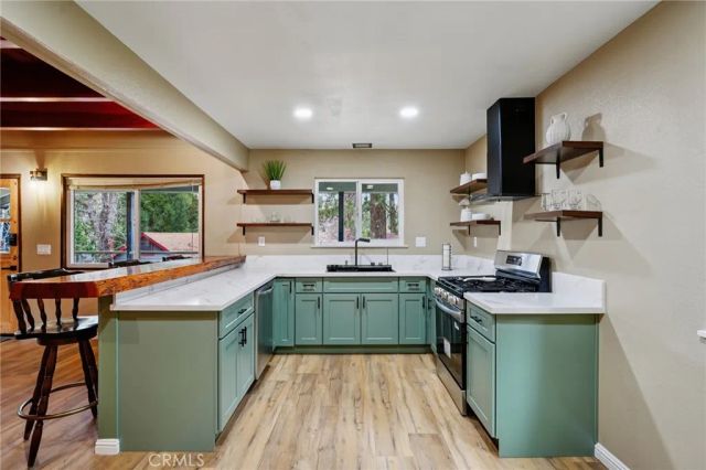 22831 Waters Drive, Crestline, CA 92325