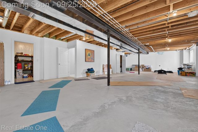 10152 Oakhill Road, Springfield Charter Township, MI 48442
