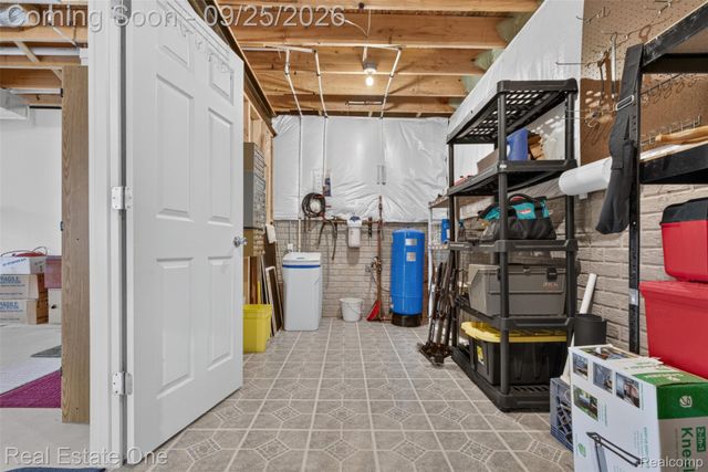10152 Oakhill Road, Springfield Charter Township, MI 48442