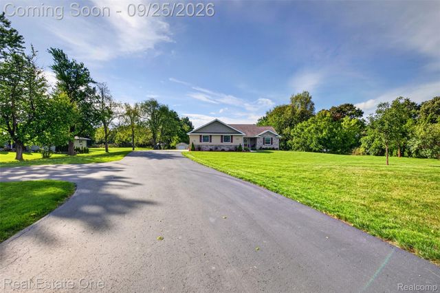 10152 Oakhill Road, Springfield Charter Township, MI 48442
