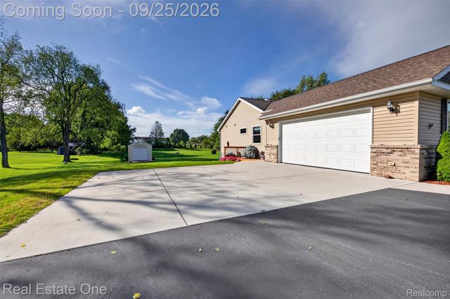 10152 Oakhill Road, Springfield Charter Township, MI 48442