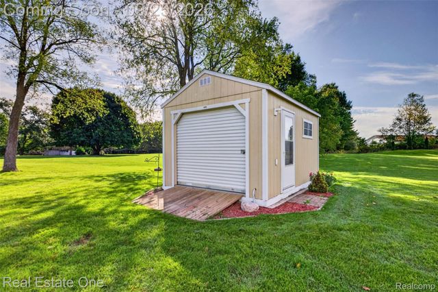 10152 Oakhill Road, Springfield Charter Township, MI 48442
