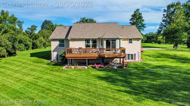 10152 Oakhill Road, Springfield Charter Township, MI 48442