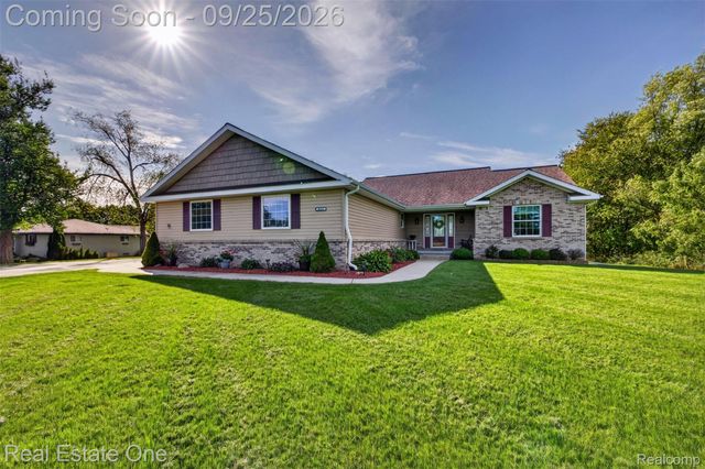 10152 Oakhill Road, Springfield Charter Township, MI 48442