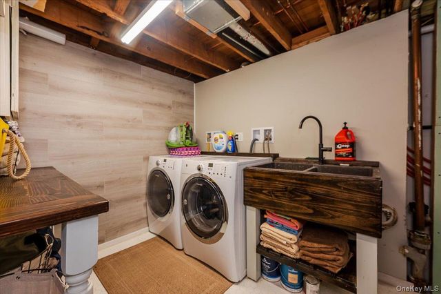 11 Lower Road, Smithtown, NY 11787