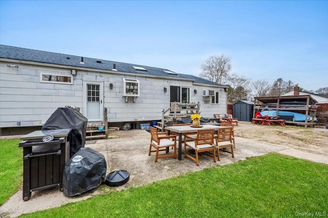 11 Lower Road, Smithtown, NY 11787