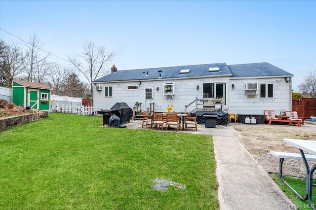 11 Lower Road, Smithtown, NY 11787