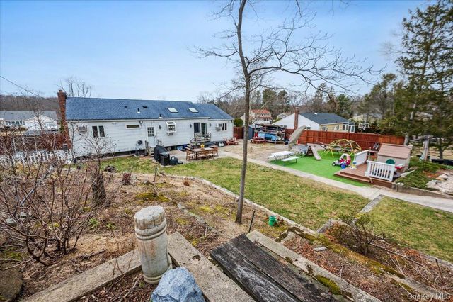 11 Lower Road, Smithtown, NY 11787