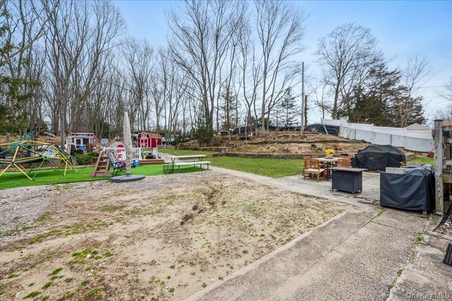 11 Lower Road, Smithtown, NY 11787