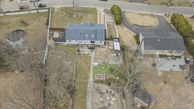 11 Lower Road, Smithtown, NY 11787