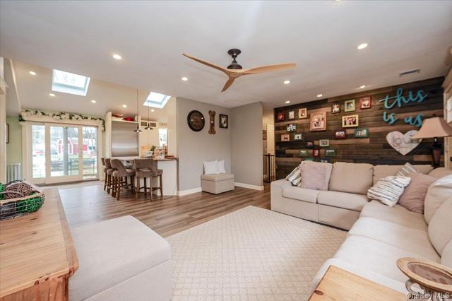 11 Lower Road, Smithtown, NY 11787