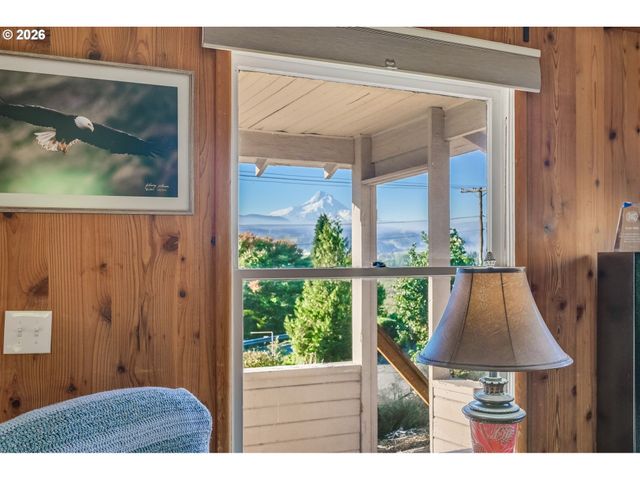 2650 VAN HORN Dr, Hood River, OR 97031