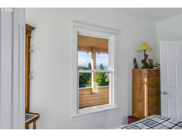 2650 VAN HORN Dr, Hood River, OR 97031