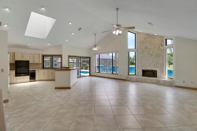 18691 SE LAKESIDE Way, Jupiter, FL 33469