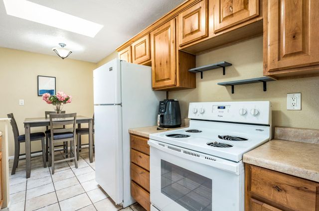 243 La Vida Nueva Del Oeste SW, Albuquerque, NM 87105