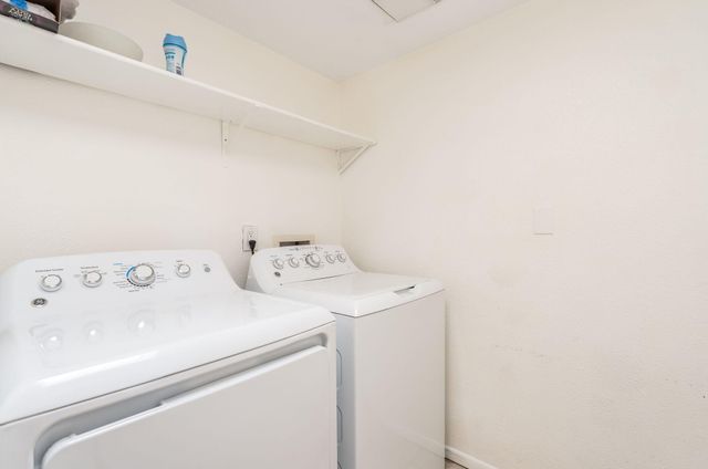 243 La Vida Nueva Del Oeste SW, Albuquerque, NM 87105