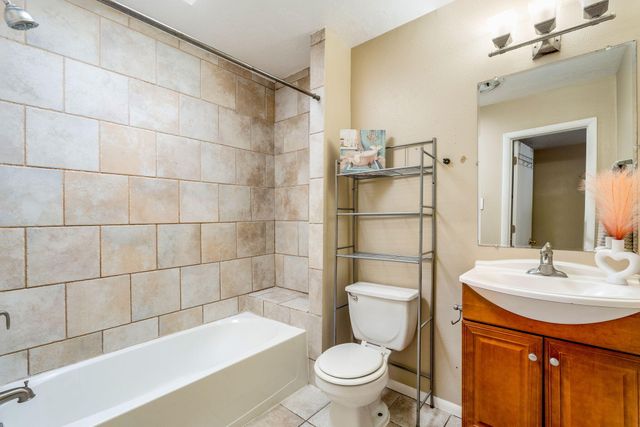 243 La Vida Nueva Del Oeste SW, Albuquerque, NM 87105
