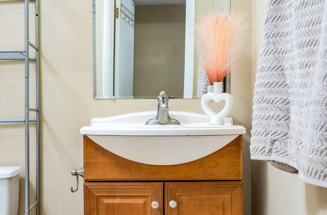 243 La Vida Nueva Del Oeste SW, Albuquerque, NM 87105