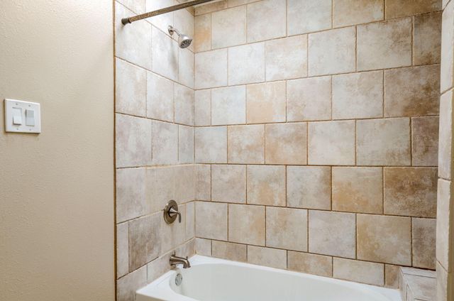 243 La Vida Nueva Del Oeste SW, Albuquerque, NM 87105