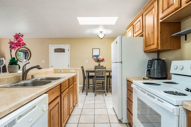 243 La Vida Nueva Del Oeste SW, Albuquerque, NM 87105
