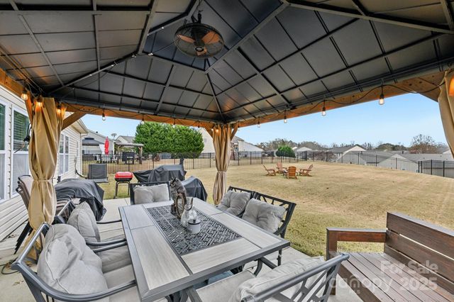 15028 Cavanshire Trail, Charlotte, NC 28278