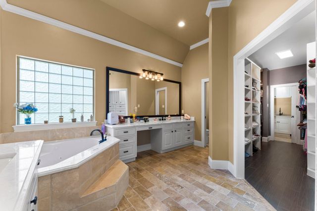 14 Darien Ct, Montgomery, TX 77356