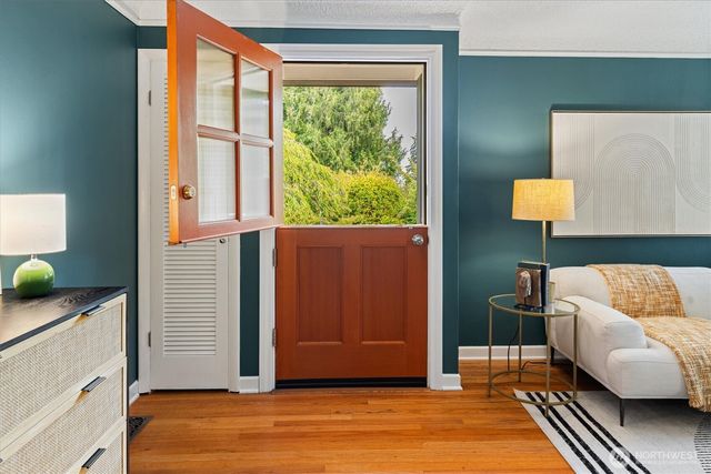 7915 34th Avenue SW, Seattle, WA 98126