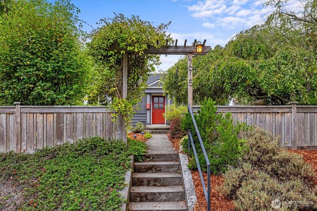 7915 34th Avenue SW, Seattle, WA 98126