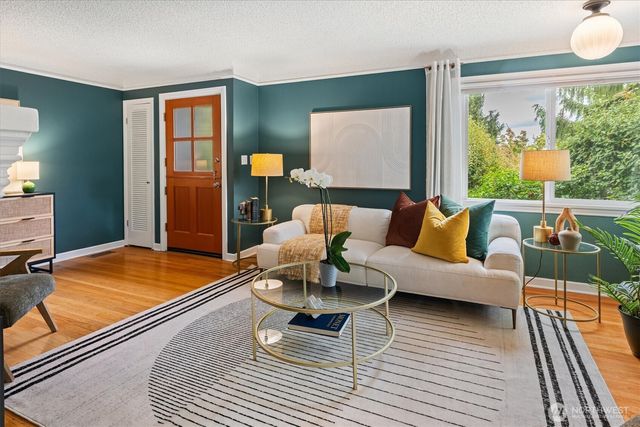 7915 34th Avenue SW, Seattle, WA 98126