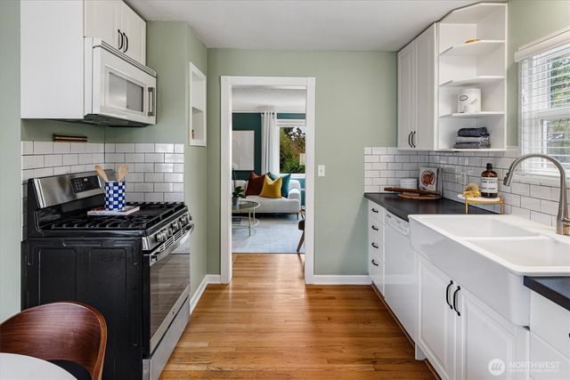 7915 34th Avenue SW, Seattle, WA 98126