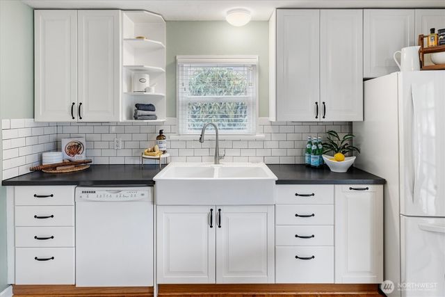 7915 34th Avenue SW, Seattle, WA 98126